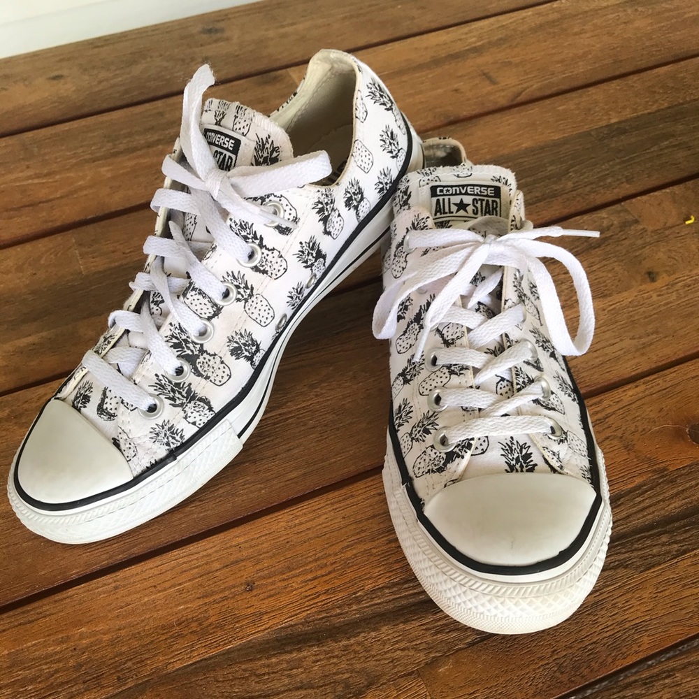 💸SOLD💸.    Converse Pineapple Print All Star